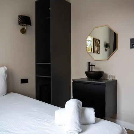 Hotel 83-3